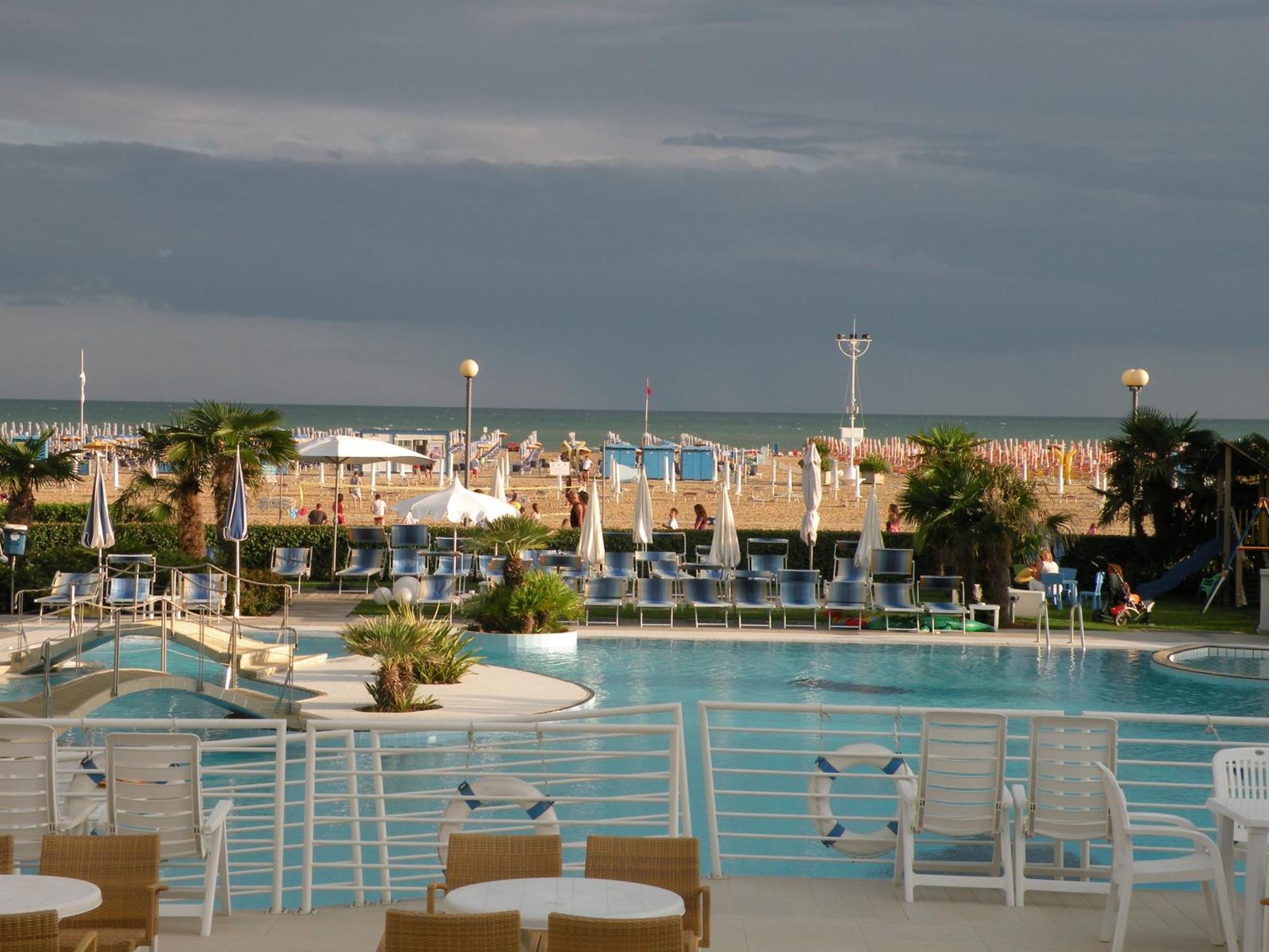 Majestic Beach Hotel & Wellness Bibione Luaran gambar